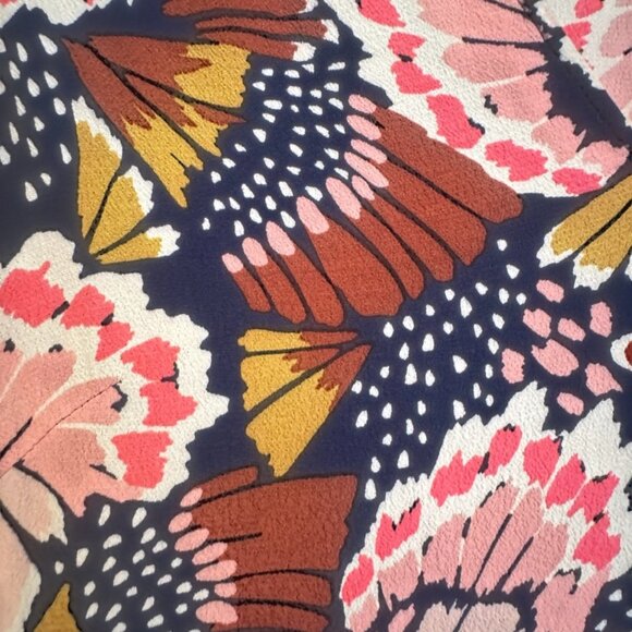 Boden v-neck butterfly wing petal print Size M - Picture 5 of 7